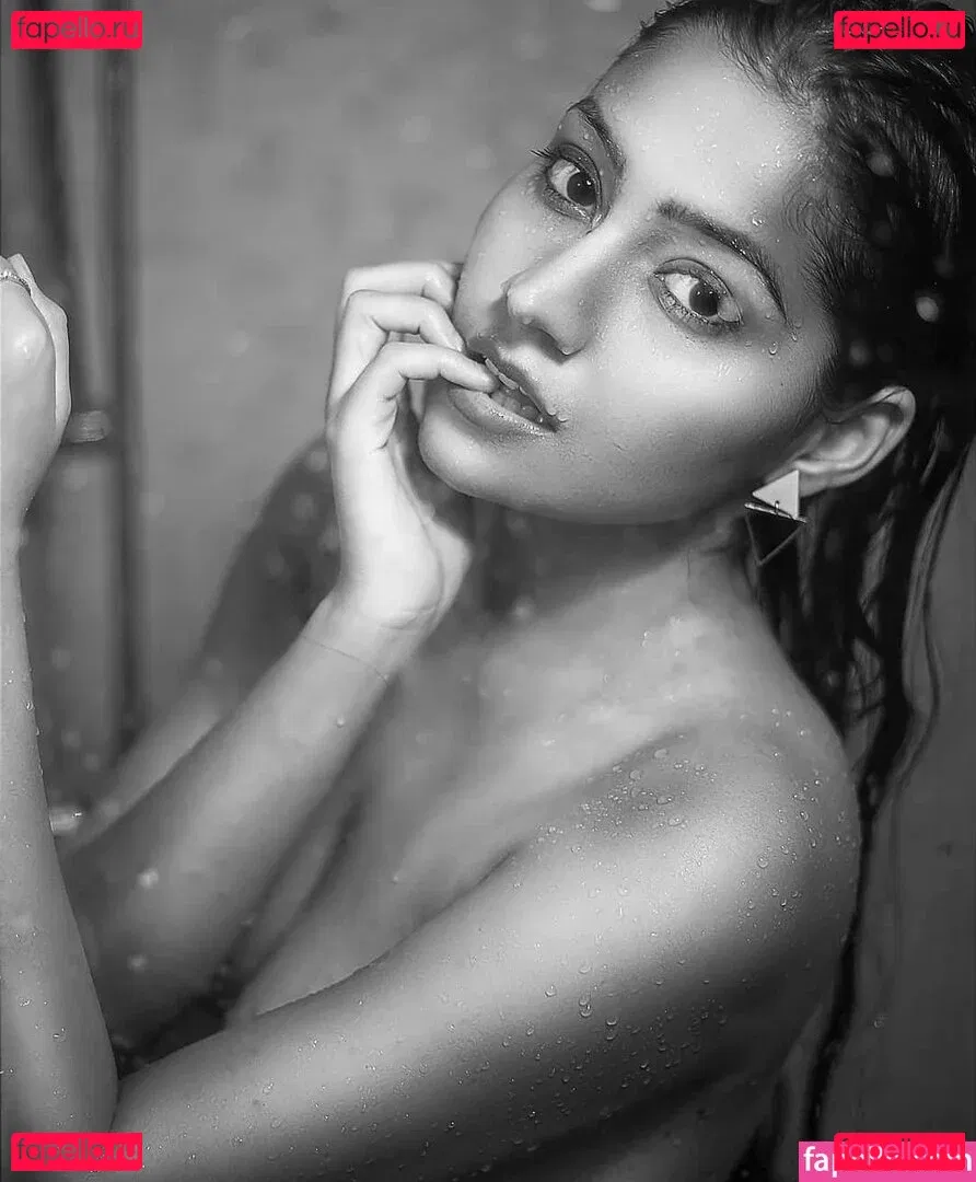 Simran Kaur Onlyfans Photo Gallery 