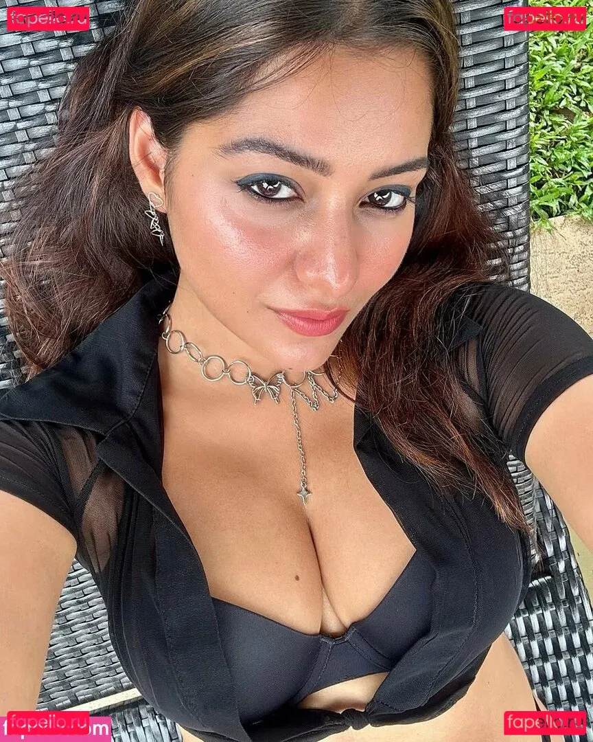 Simran Kaur Onlyfans Photo Gallery 