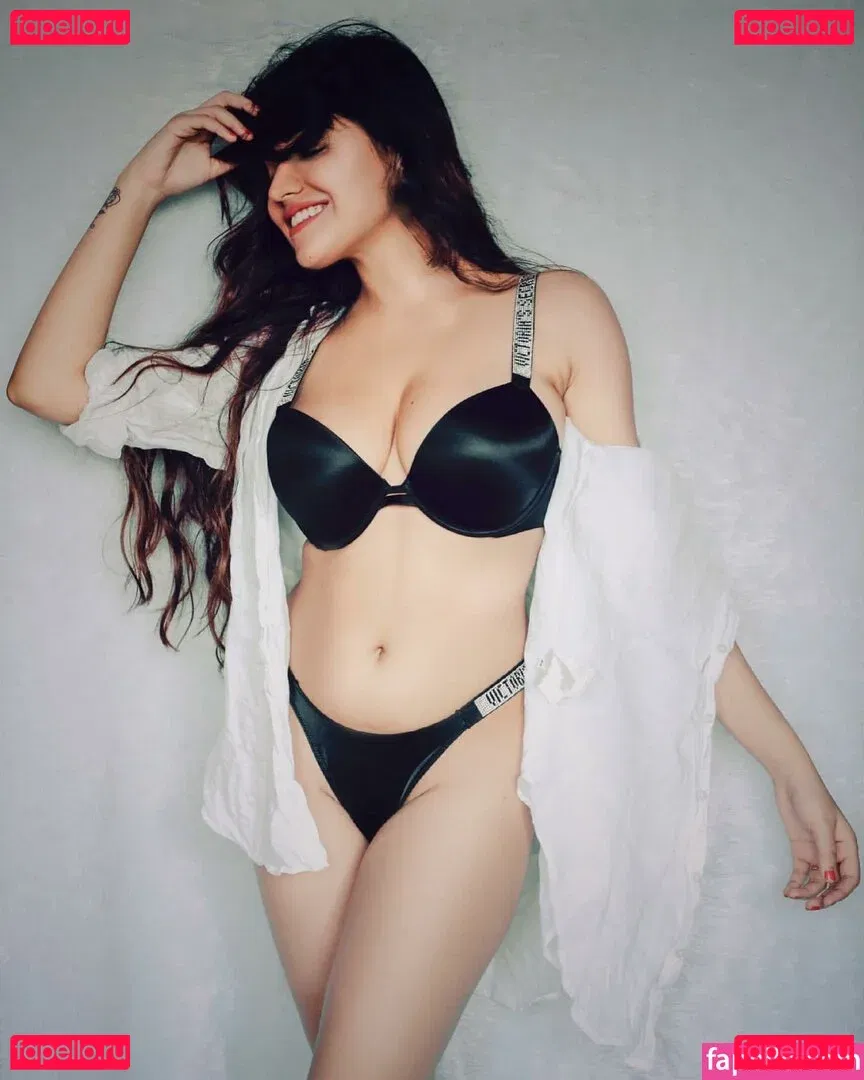 Simran Kaur Onlyfans Photo Gallery 