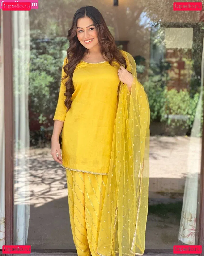 Simran Kaur Onlyfans Photo Gallery 