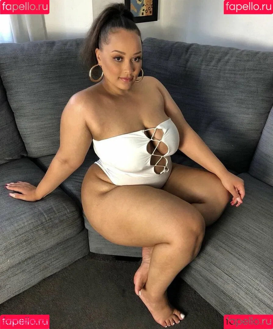 Natalie E. Wade Onlyfans Photo Gallery 