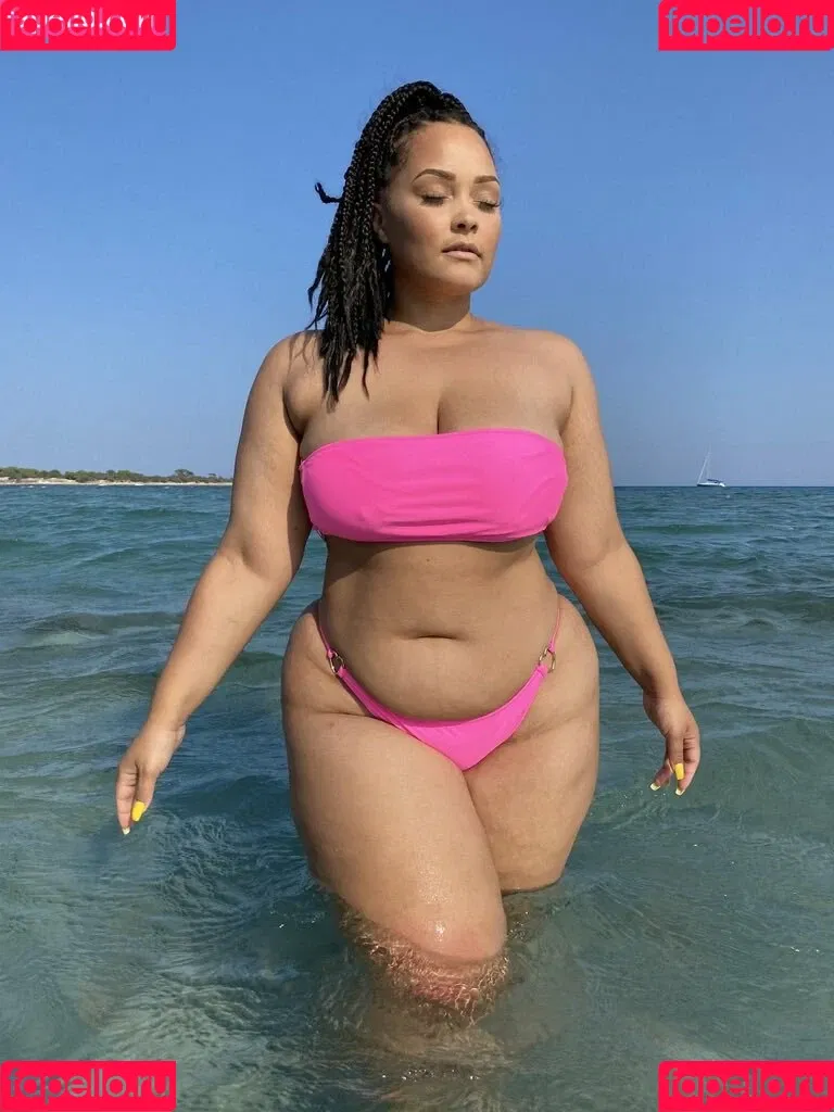 Natalie E. Wade Onlyfans Photo Gallery 
