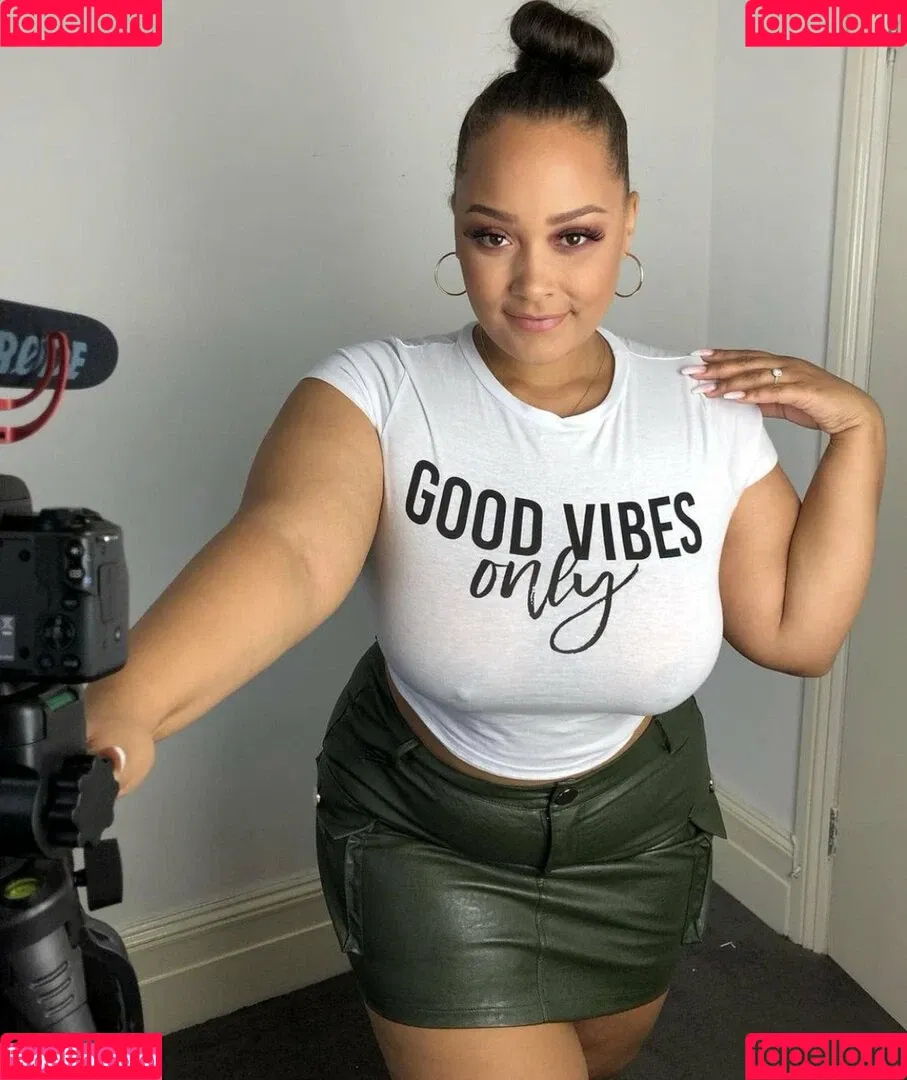 Natalie E. Wade Onlyfans Photo Gallery 