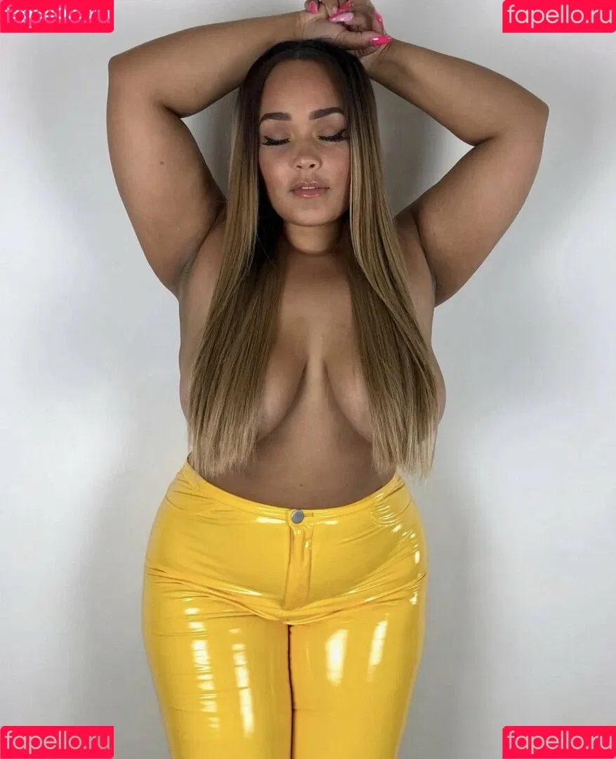 Natalie E. Wade Onlyfans Photo Gallery 