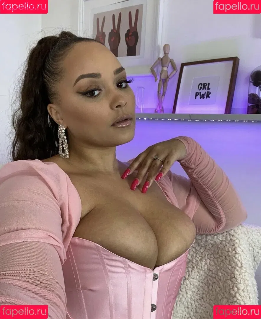 Natalie E. Wade Onlyfans Photo Gallery 