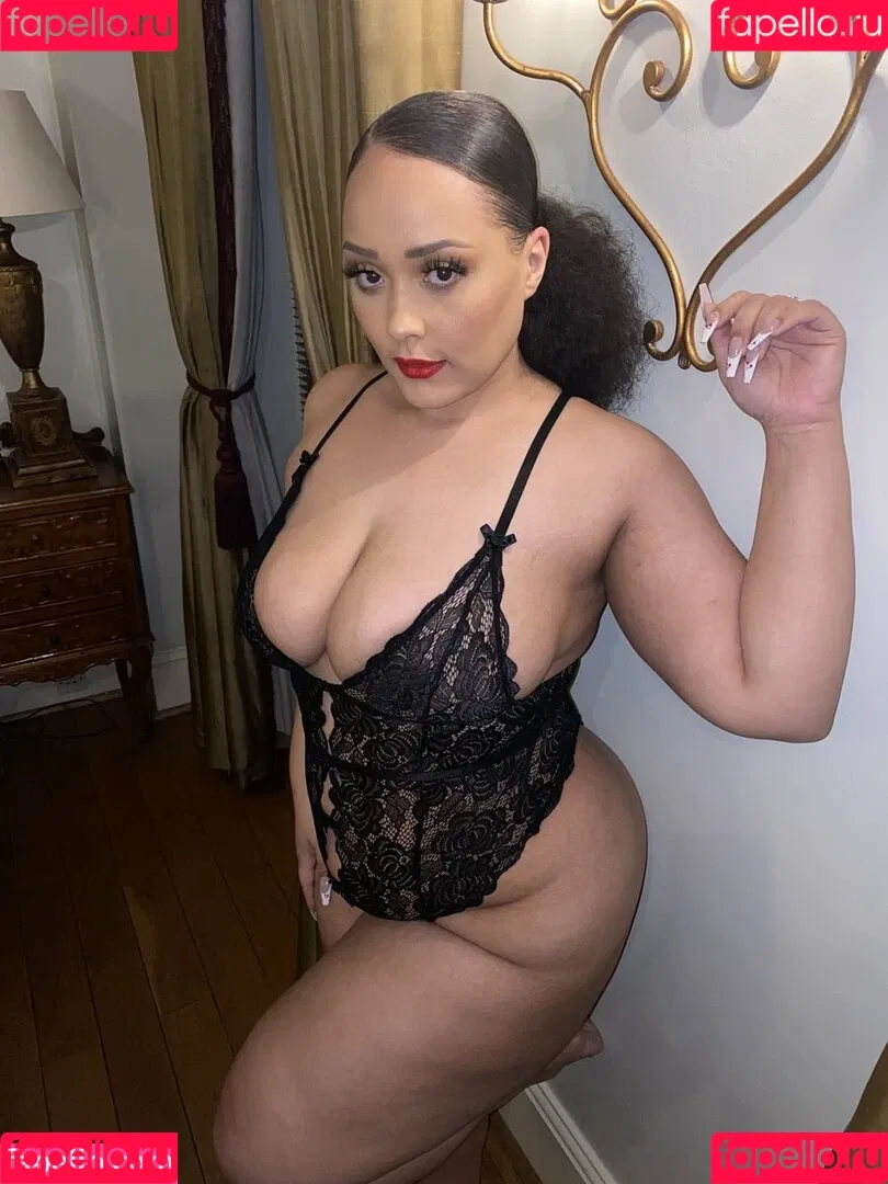 Natalie E. Wade Onlyfans Photo Gallery 
