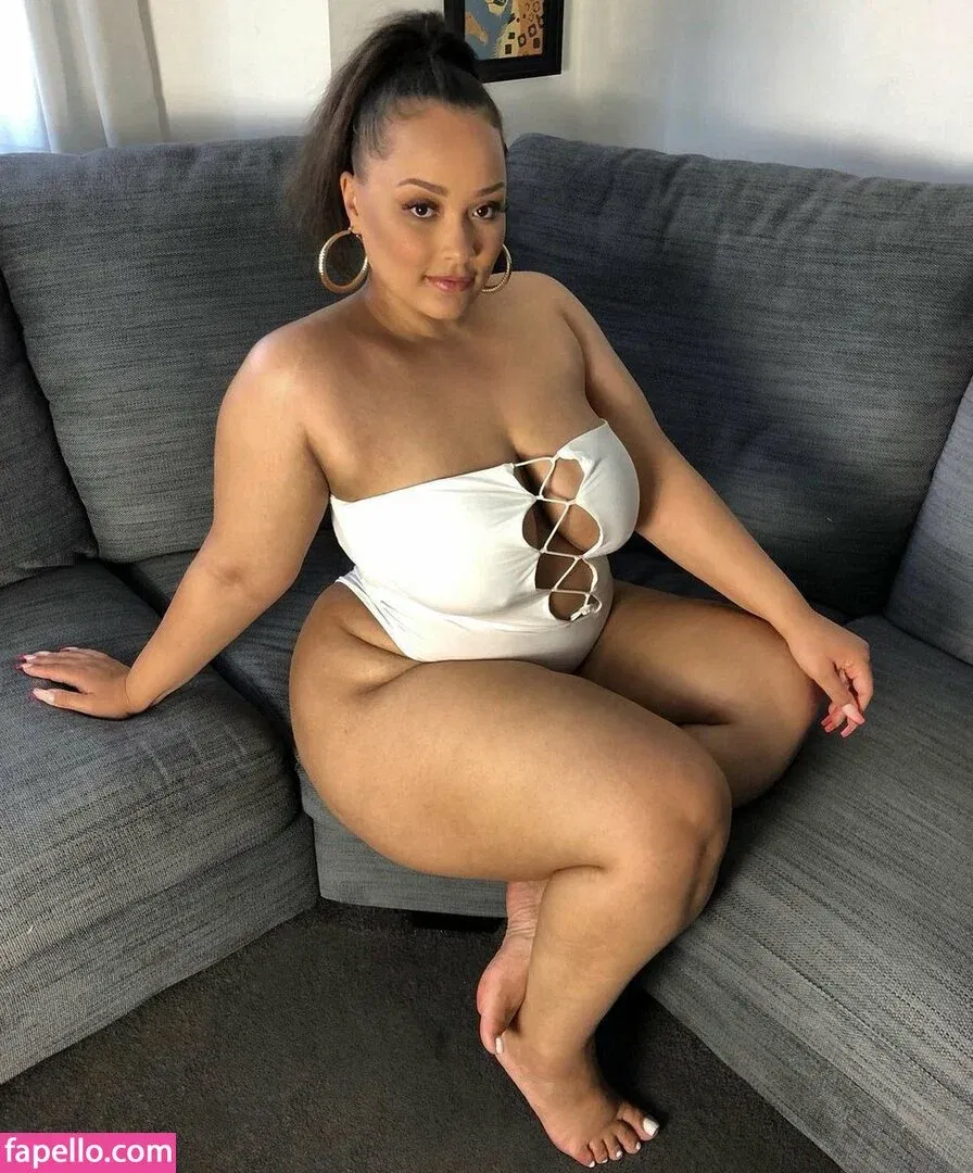 Natalie E. Wade Onlyfans Photo Gallery 