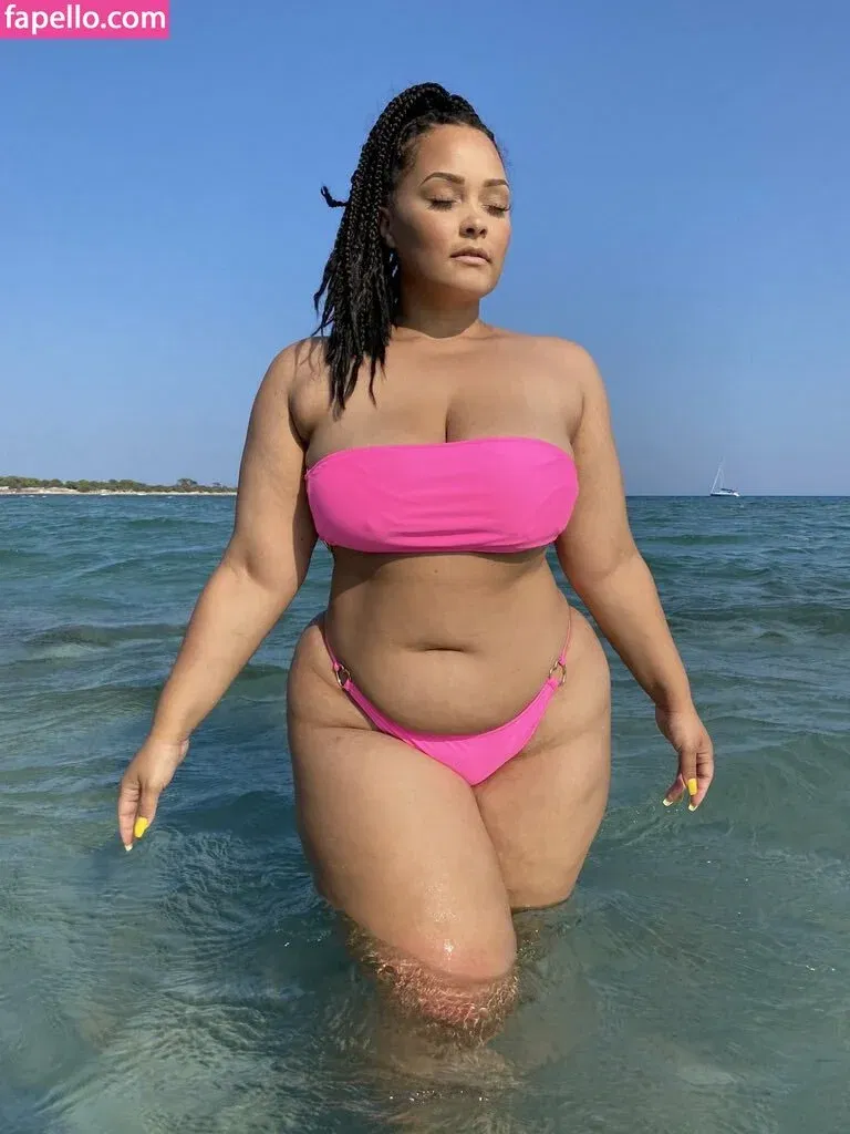 Natalie E. Wade Onlyfans Photo Gallery 