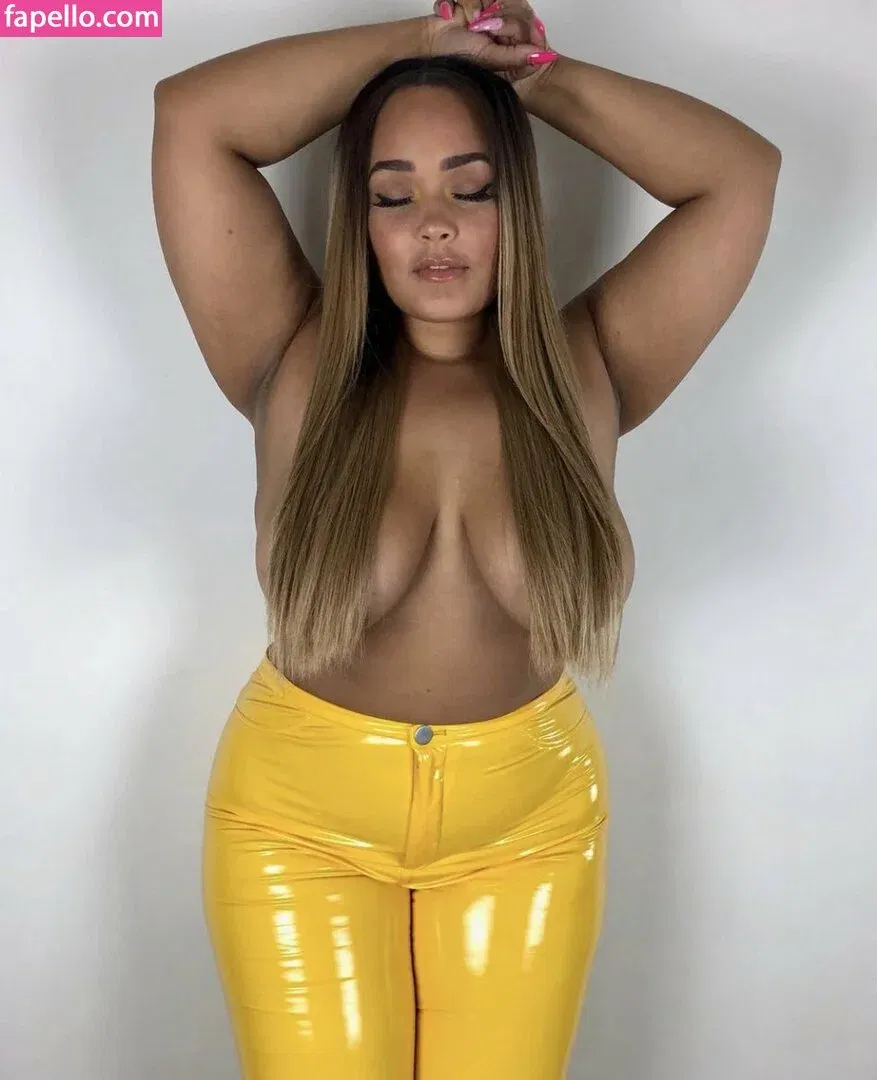 Natalie E. Wade Onlyfans Photo Gallery 