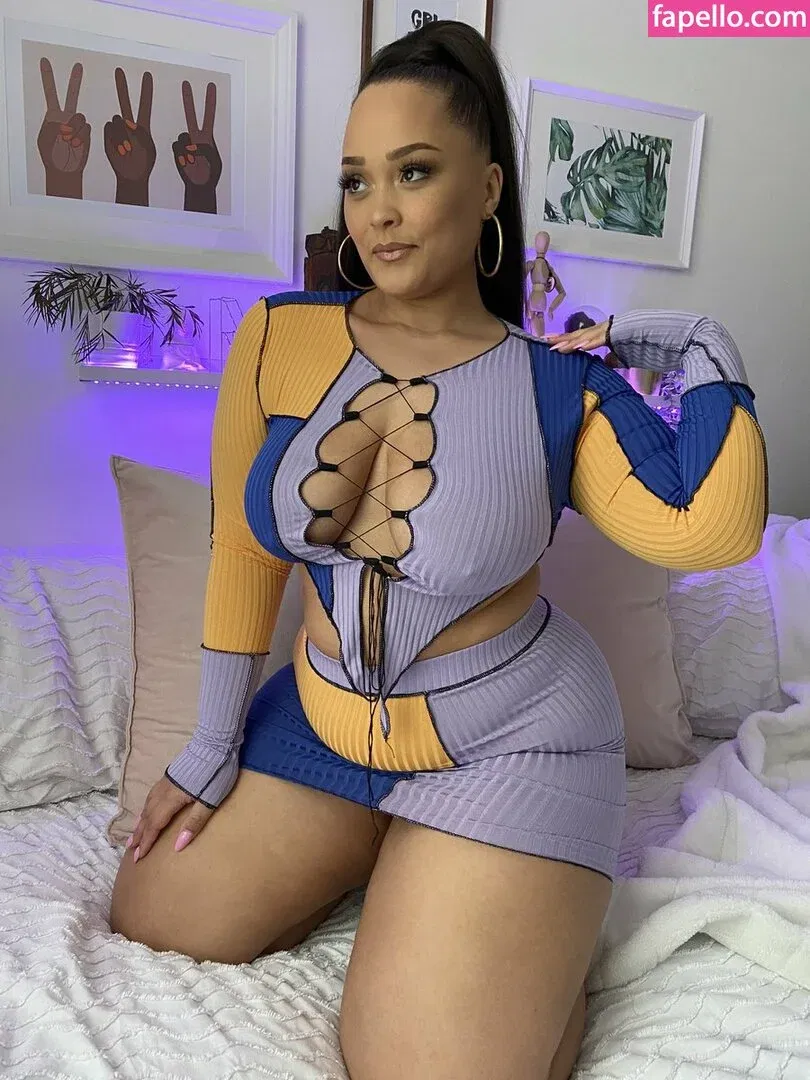 Natalie E. Wade Onlyfans Photo Gallery 