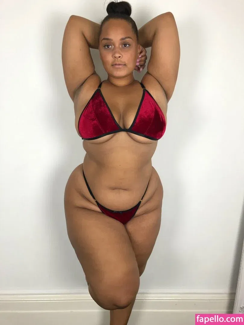 Natalie E. Wade Onlyfans Photo Gallery 