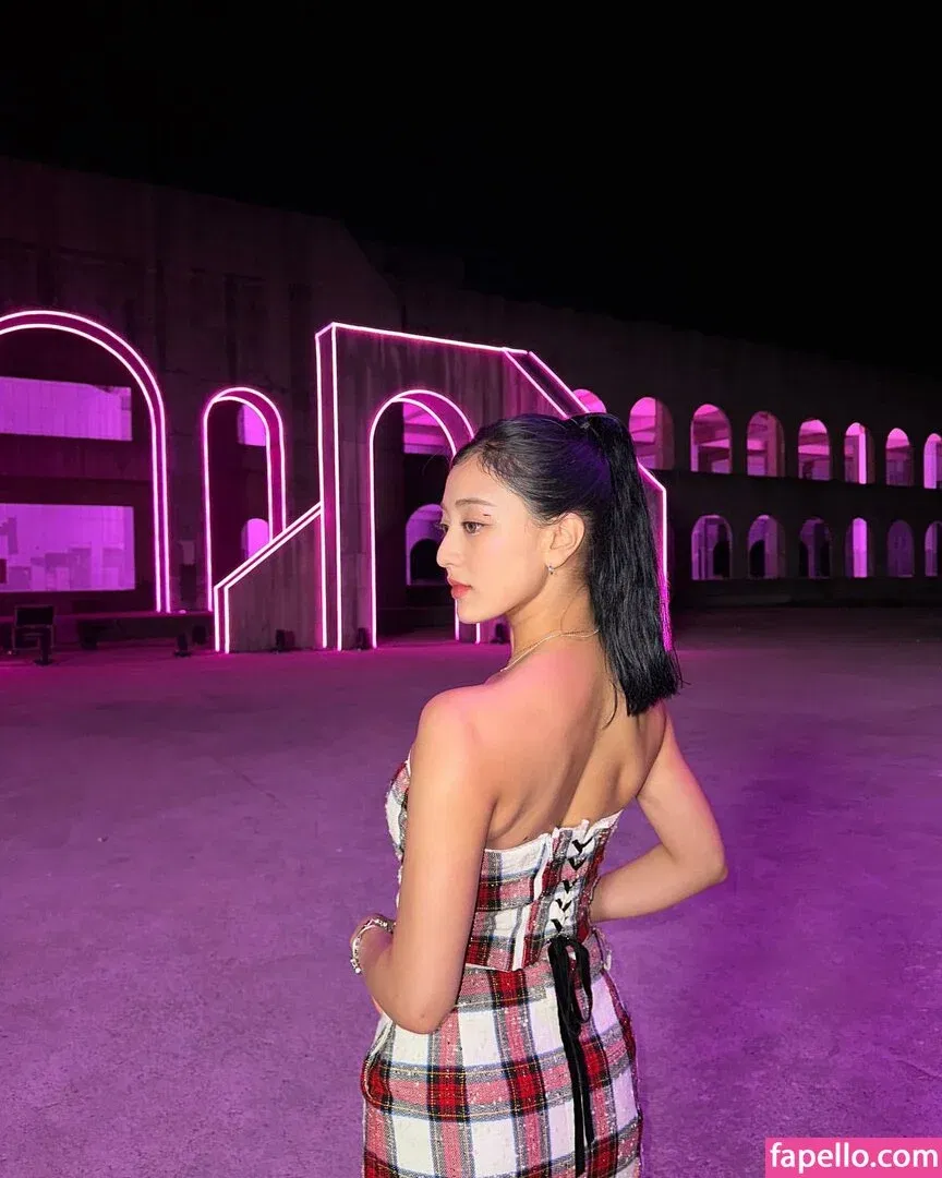 Jihyo Onlyfans Photo Gallery 