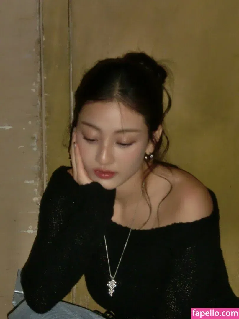 Jihyo Onlyfans Photo Gallery 