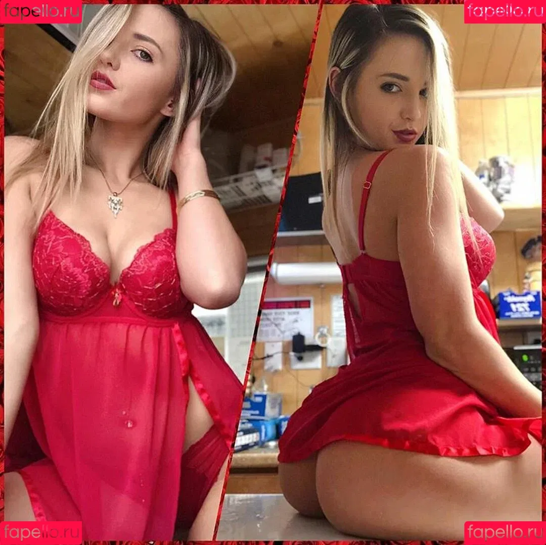 Barista Erica Onlyfans Photo Gallery 