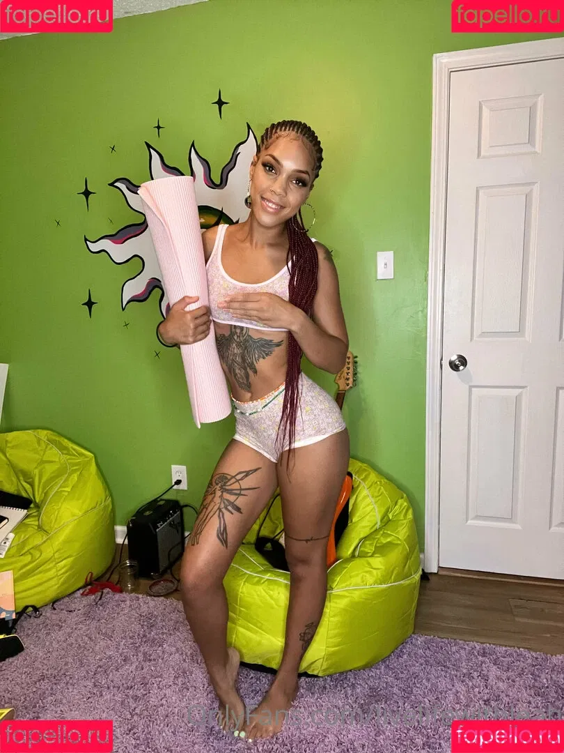 leahsade Onlyfans Photo Gallery 