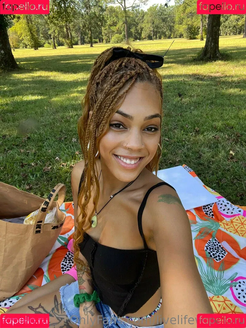 leahsade Onlyfans Photo Gallery 