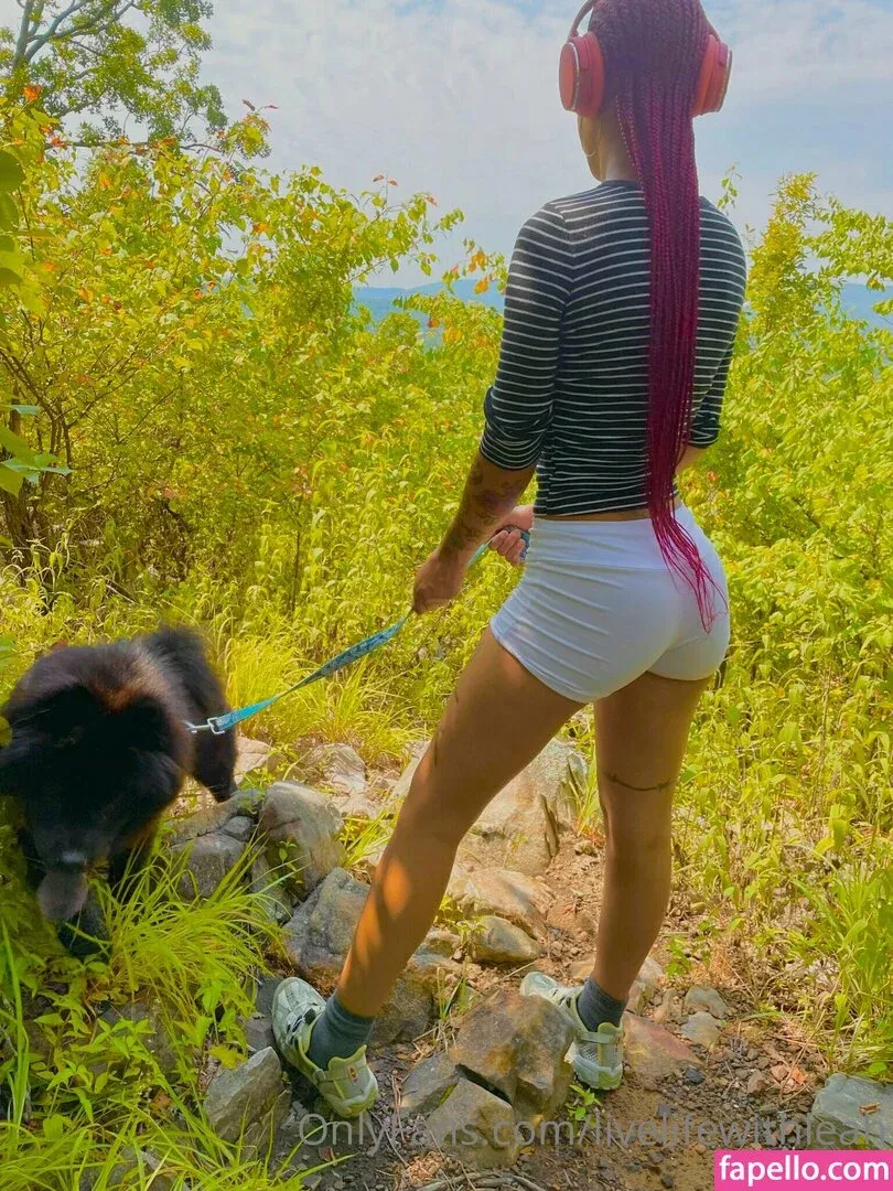 leahsade Onlyfans Photo Gallery 