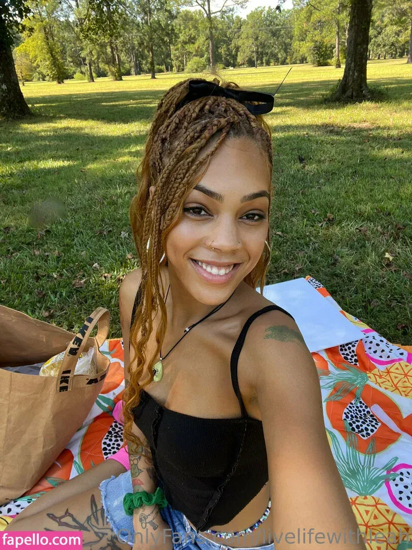 leahsade Onlyfans Photo Gallery 