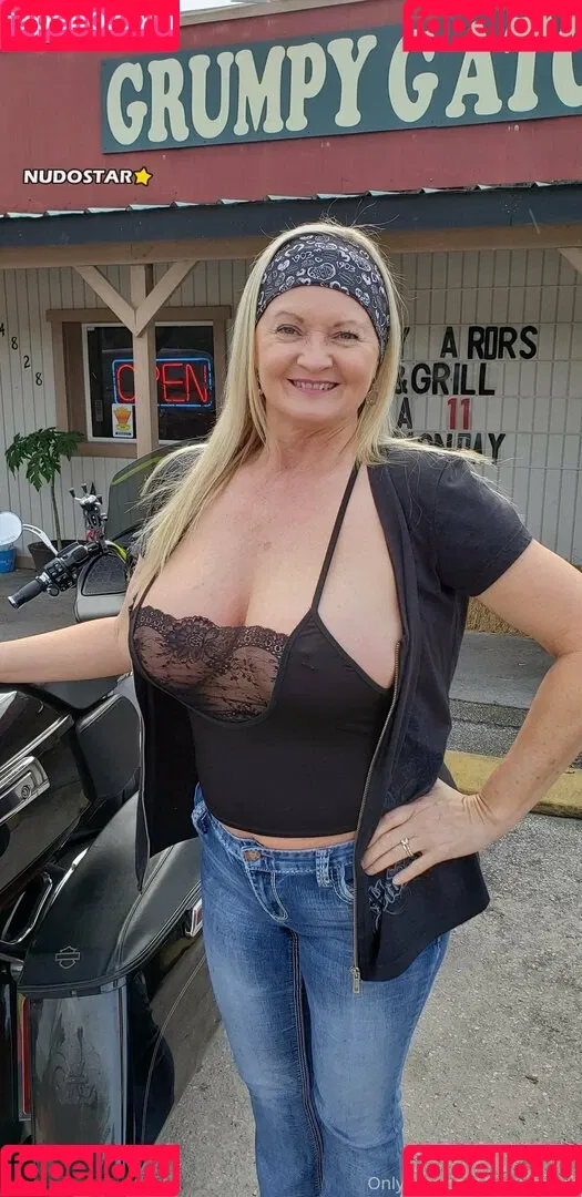 hotwifetara Onlyfans Photo Gallery 