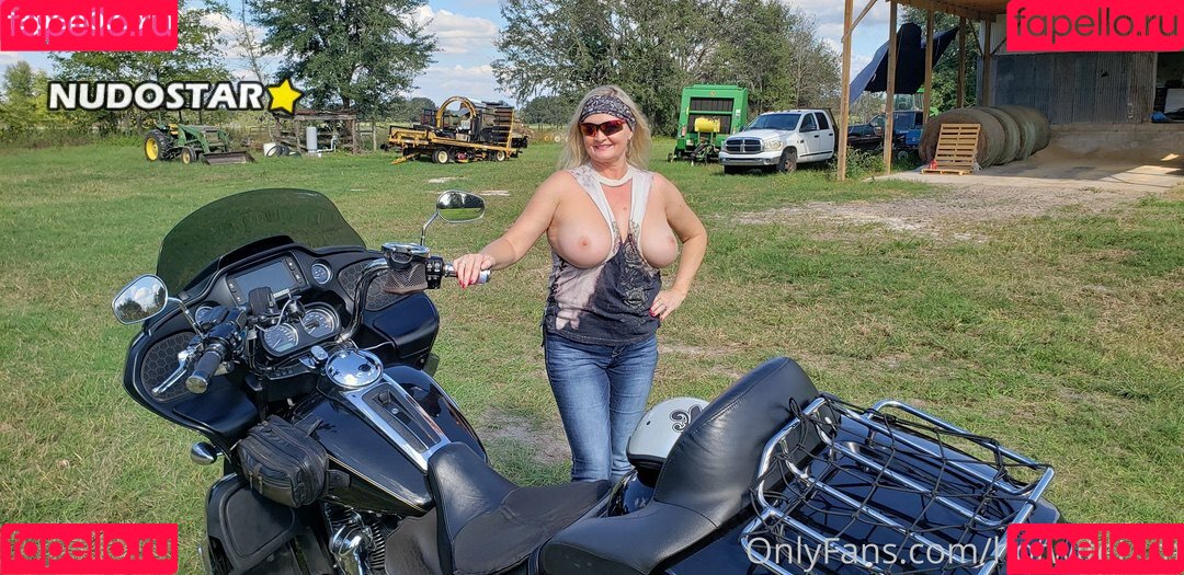 hotwifetara Onlyfans Photo Gallery 