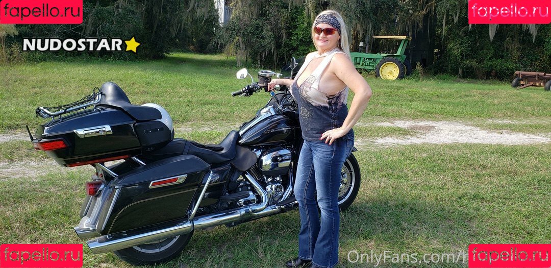 hotwifetara Onlyfans Photo Gallery 