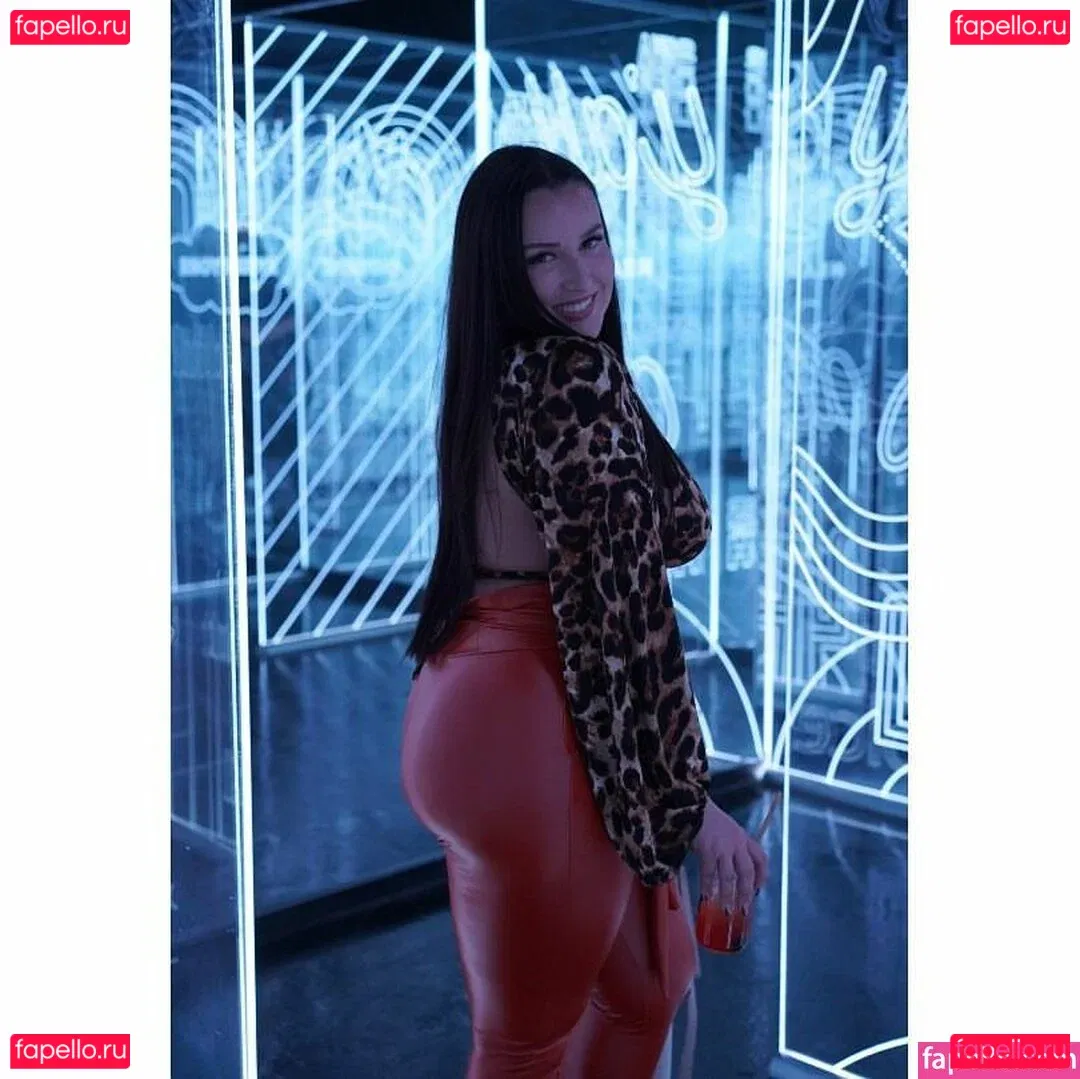 Lizzy Maguire Onlyfans Photo Gallery 