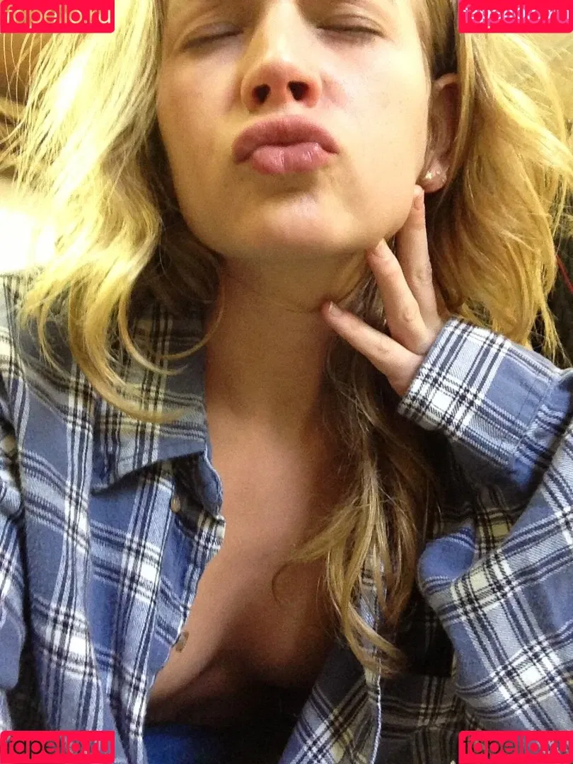 Britt Robertson Onlyfans Photo Gallery 