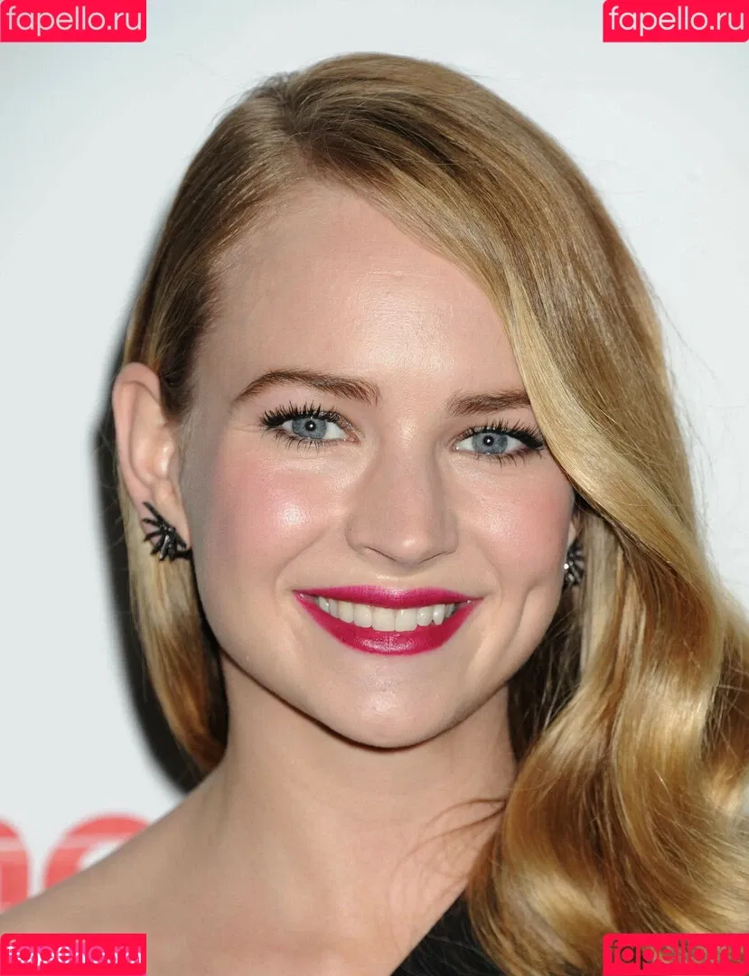 Britt Robertson Onlyfans Photo Gallery 