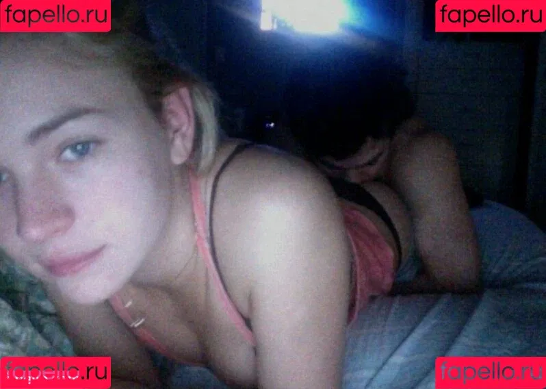 Britt Robertson Onlyfans Photo Gallery 