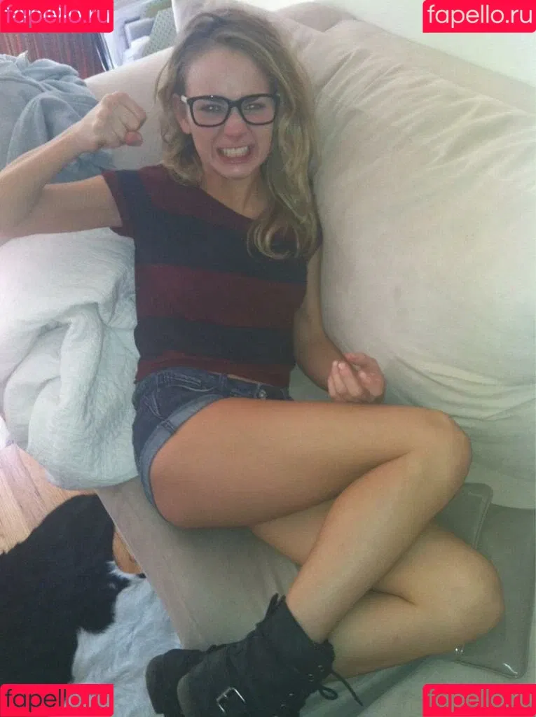 Britt Robertson Onlyfans Photo Gallery 