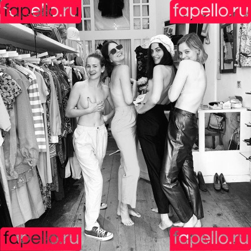 Britt Robertson Onlyfans Photo Gallery 