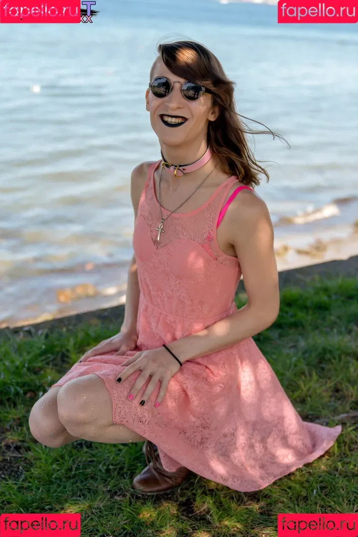 April Gillespie Onlyfans Photo Gallery 