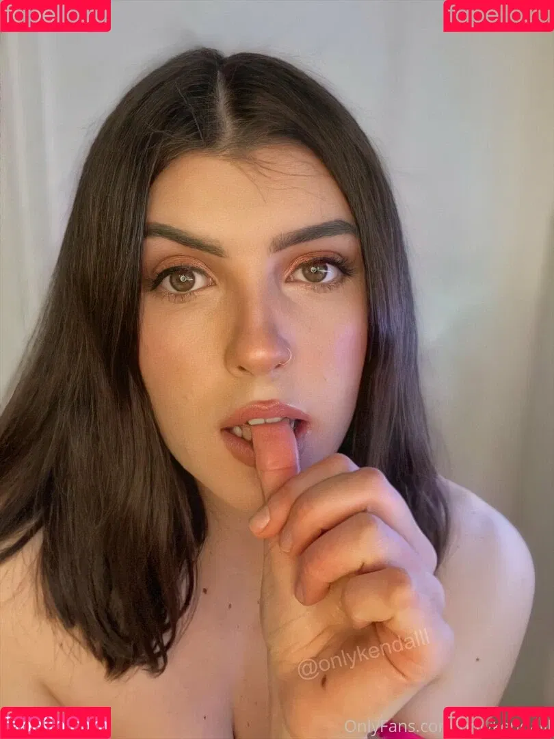 averywestvip Onlyfans Photo Gallery 