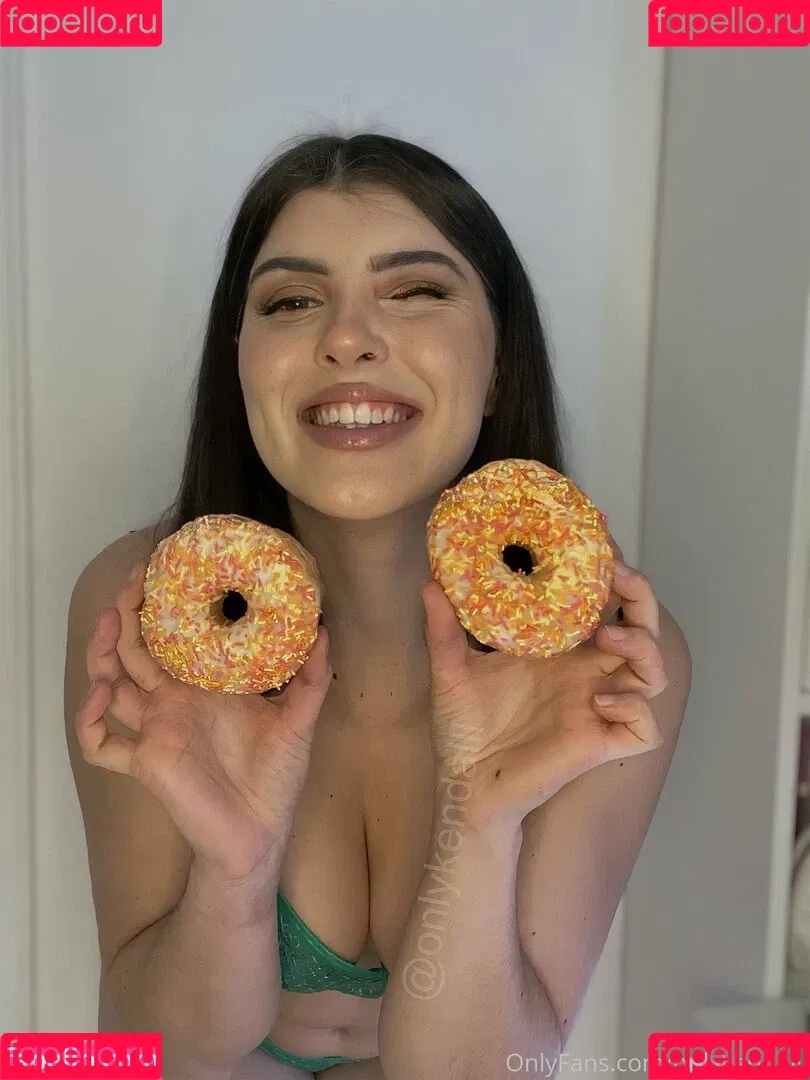 averywestvip Onlyfans Photo Gallery 