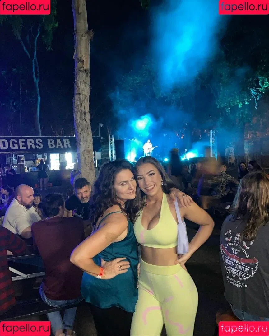 Molly Shield Onlyfans Photo Gallery 