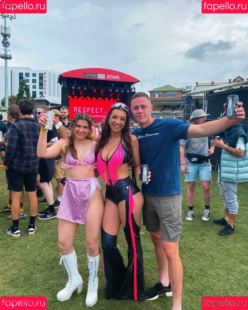 Molly Shield Onlyfans Photo Gallery 