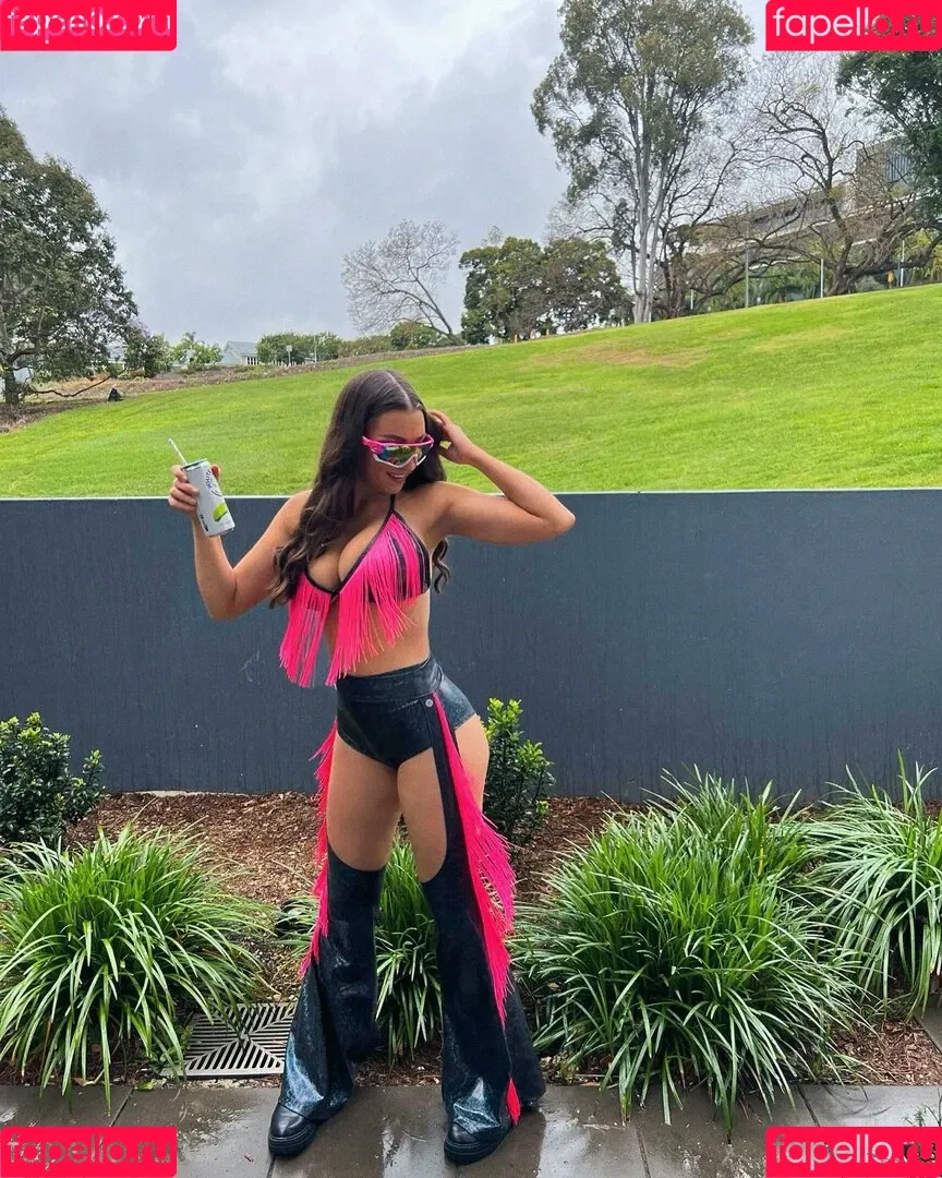 Molly Shield Onlyfans Photo Gallery 