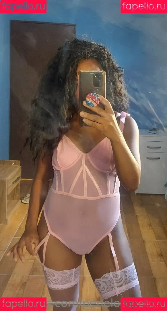 penelopemariaflores Onlyfans Photo Gallery 