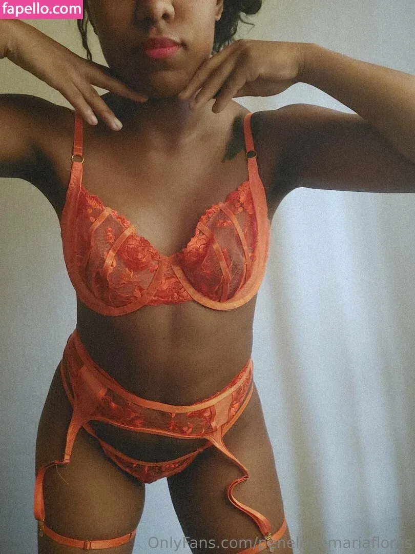 penelopemariaflores Onlyfans Photo Gallery 