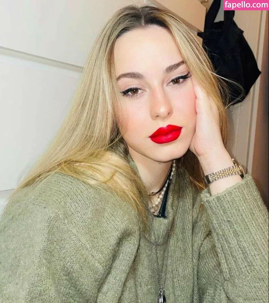 Elena Lagou Onlyfans Photo Gallery 