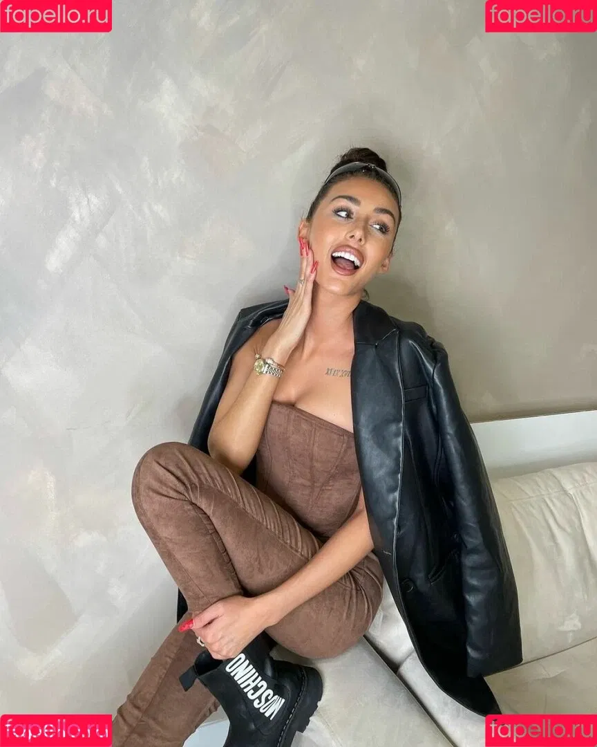 Chloe Veitch Onlyfans Photo Gallery 