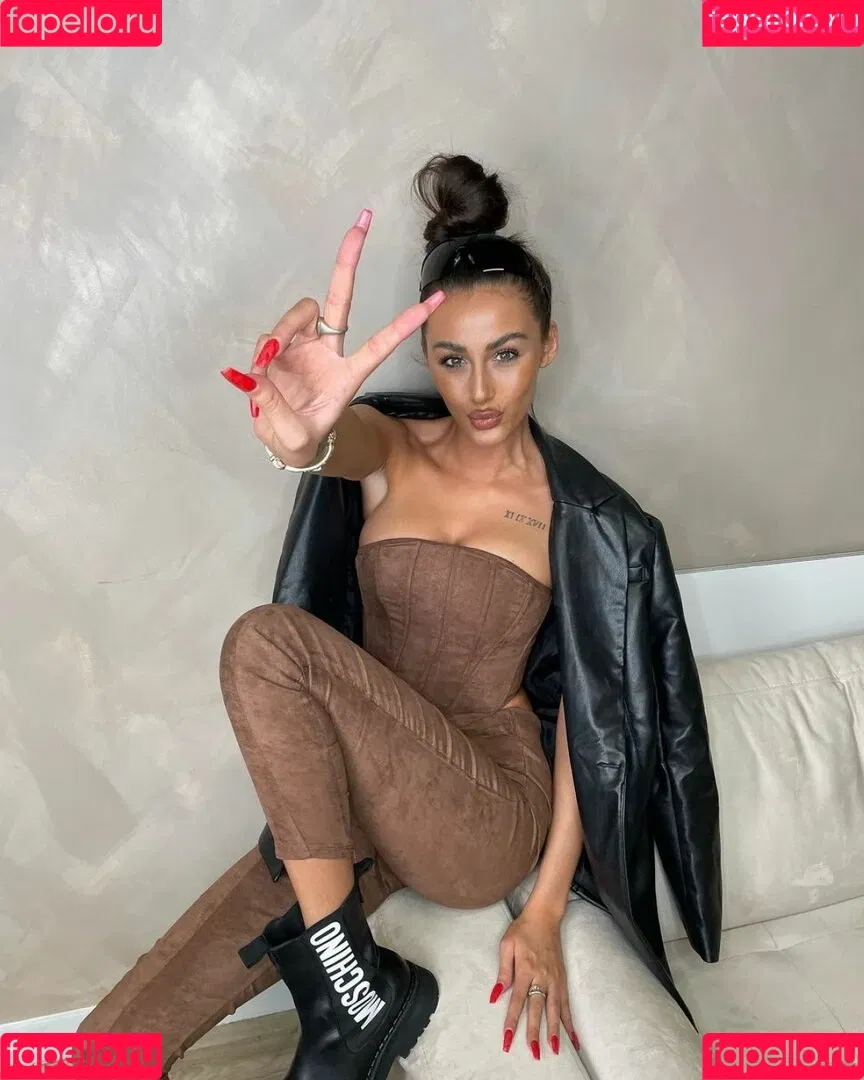 Chloe Veitch Onlyfans Photo Gallery 
