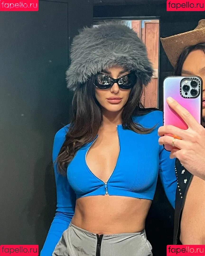 Chloe Veitch Onlyfans Photo Gallery 