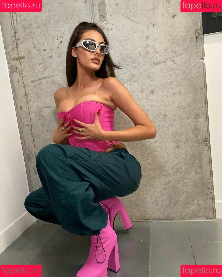Chloe Veitch Onlyfans Photo Gallery 
