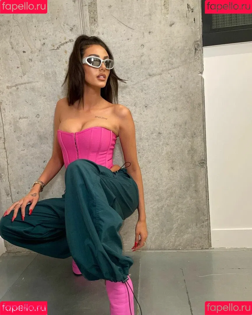 Chloe Veitch Onlyfans Photo Gallery 