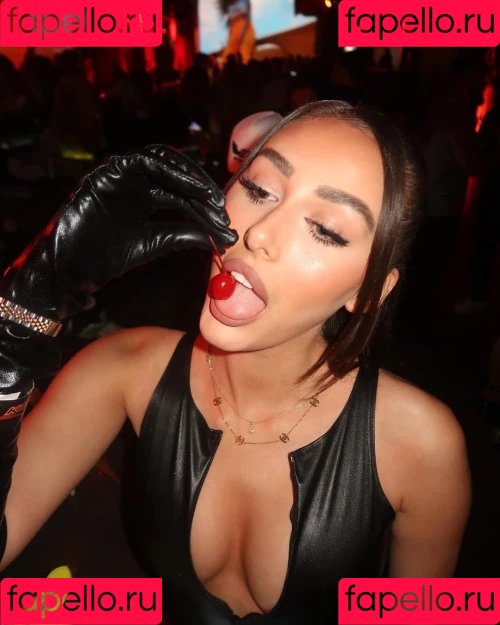 Chloe Veitch Onlyfans Photo Gallery 