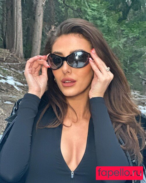 Chloe Veitch Onlyfans Photo Gallery 