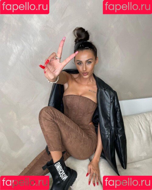 Chloe Veitch Onlyfans Photo Gallery 