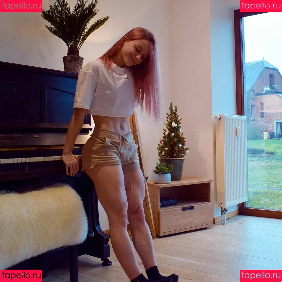 Aline Dessine Onlyfans Photo Gallery 