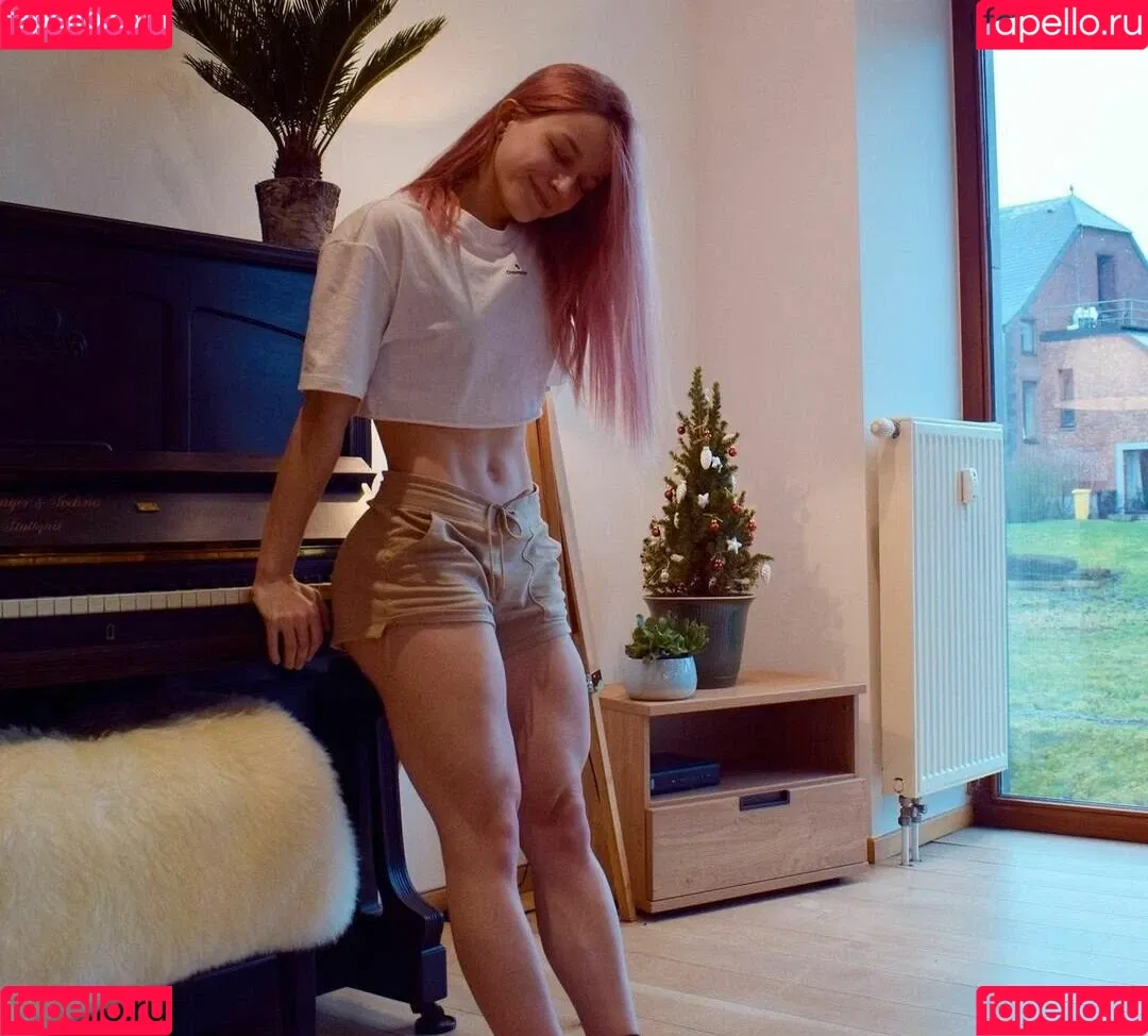 Aline Dessine Onlyfans Photo Gallery 